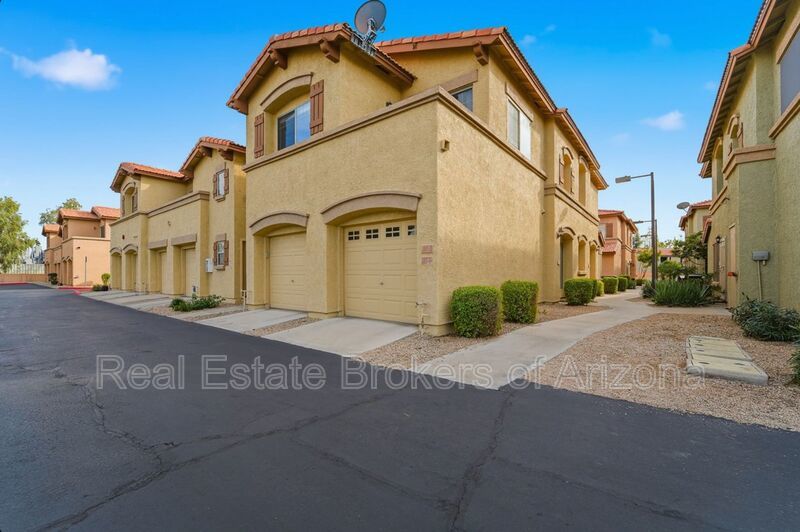 Bright 3-Bed Townhouse in Quiet Gated Community Near ASU property image