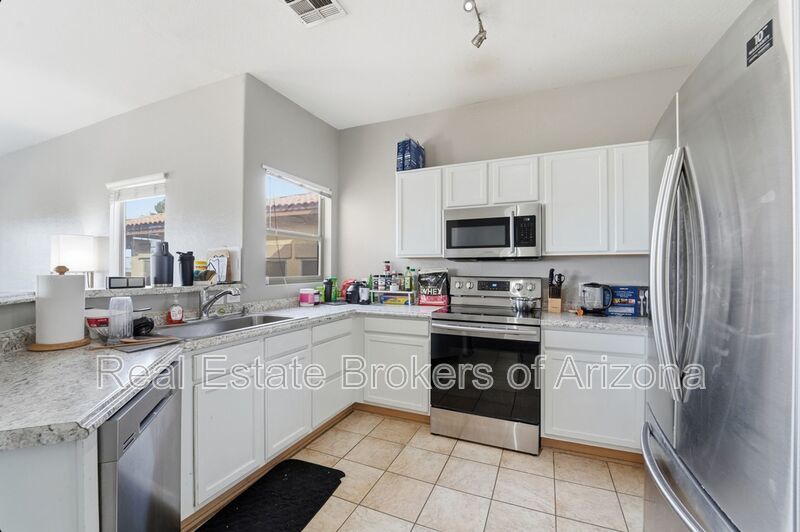 Bright 3-Bed Townhouse in Quiet Gated Community Near ASU property image