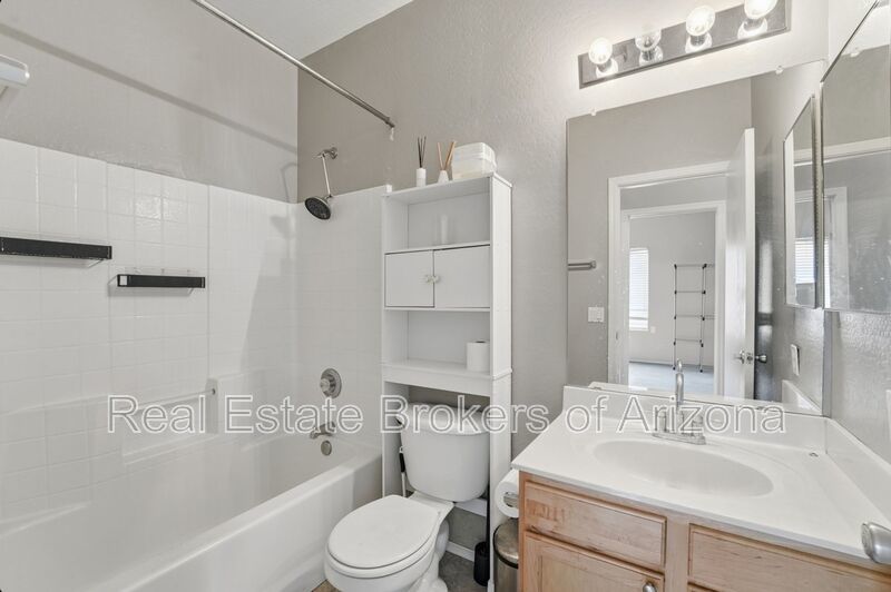 Bright 3-Bed Townhouse in Quiet Gated Community Near ASU property image