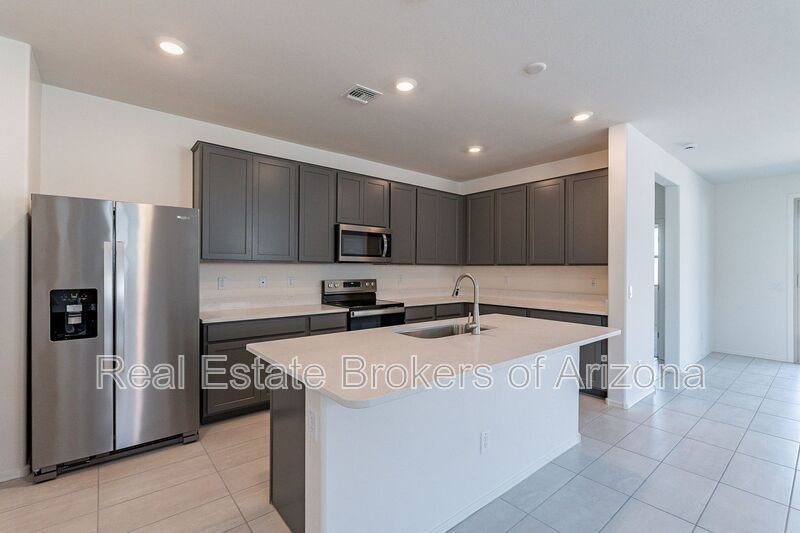 Modern 3-Bed + Den Home in Ventana De Estrellas property image