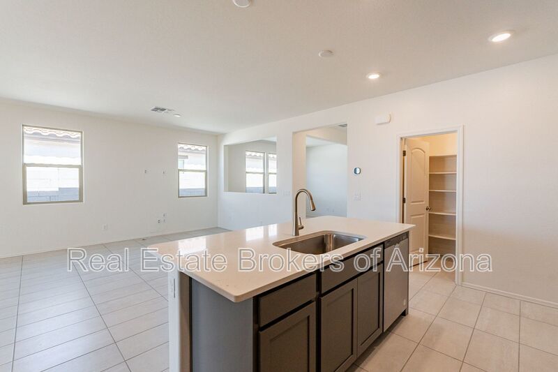 Modern 3-Bed + Den Home in Ventana De Estrellas property image