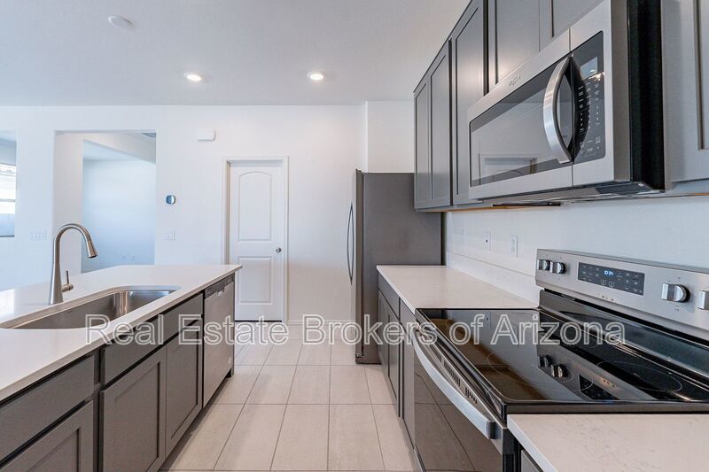 Modern 3-Bed + Den Home in Ventana De Estrellas property image