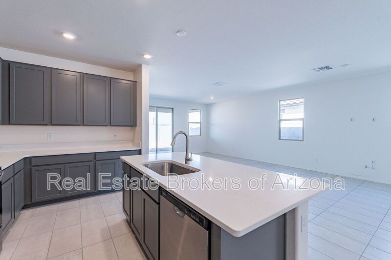 Modern 3-Bed + Den Home in Ventana De Estrellas property image