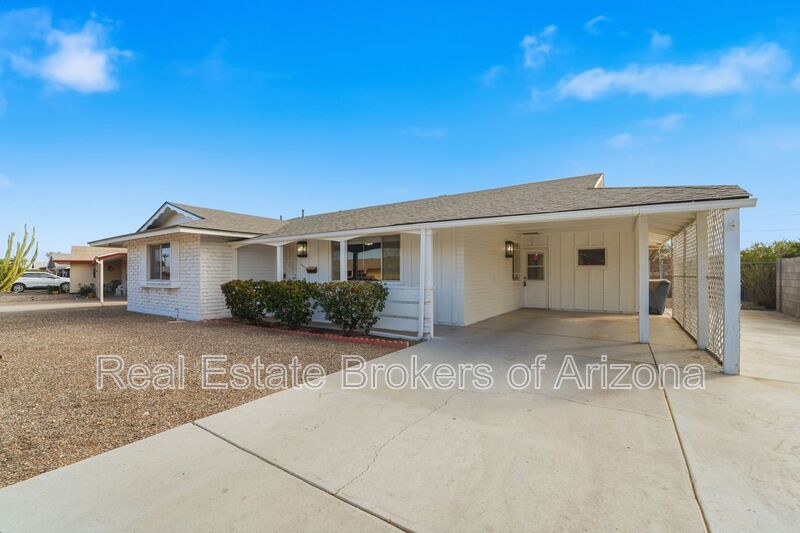 Comfortable 2-Bed Sun City Retreat with Vinyl Flooring & Fresh Paint property image