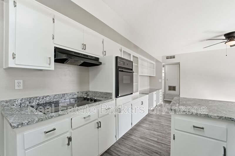 Comfortable 2-Bed Sun City Retreat with Vinyl Flooring & Fresh Paint property image