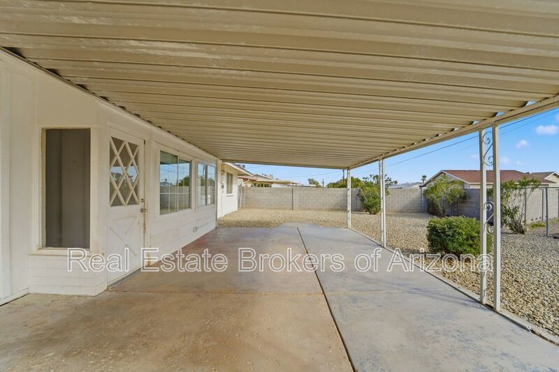 Comfortable 2-Bed Sun City Retreat with Vinyl Flooring & Fresh Paint property image