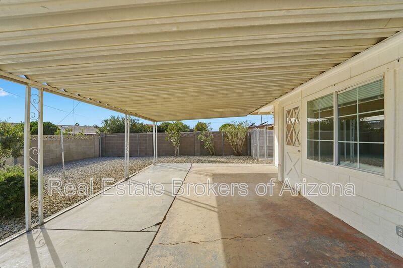 Comfortable 2-Bed Sun City Retreat with Vinyl Flooring & Fresh Paint property image