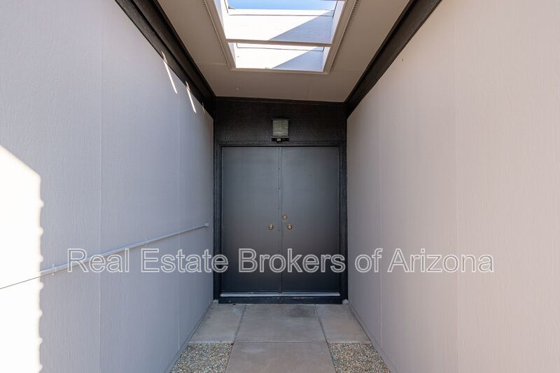 Stunning 3-Bedroom Home in Prime Glendale Location property image