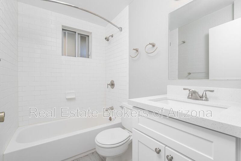 Stunning 3-Bedroom Home in Prime Glendale Location property image