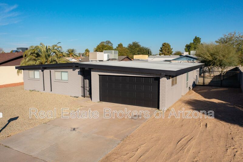Stunning 3-Bedroom Home in Prime Glendale Location property image