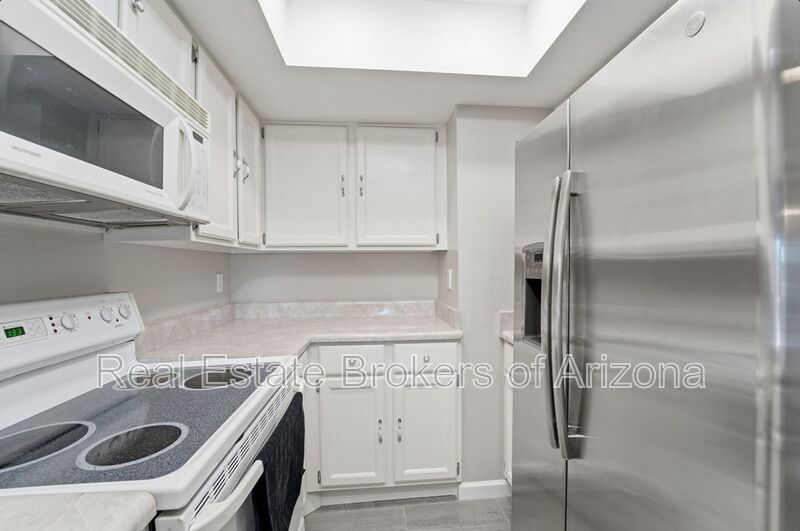 Central Phoenix Gem! Private Patio, Gated, Pool + Underground Parking property image