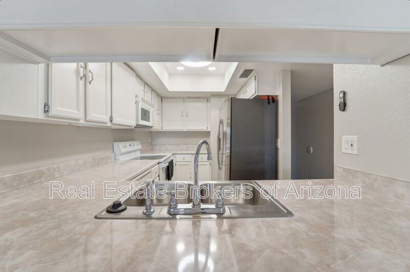 Central Phoenix Gem! Private Patio, Gated, Pool + Underground Parking property image