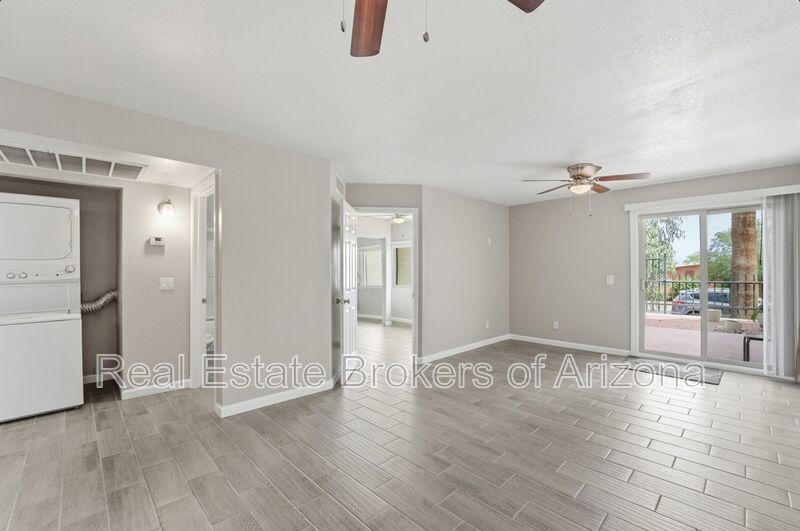 Central Phoenix Gem! Private Patio, Gated, Pool + Underground Parking property image