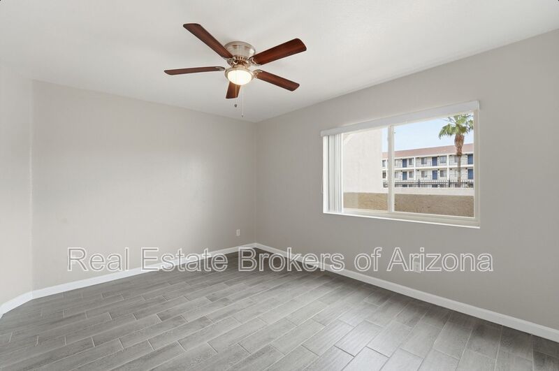 Central Phoenix Gem! Private Patio, Gated, Pool + Underground Parking property image