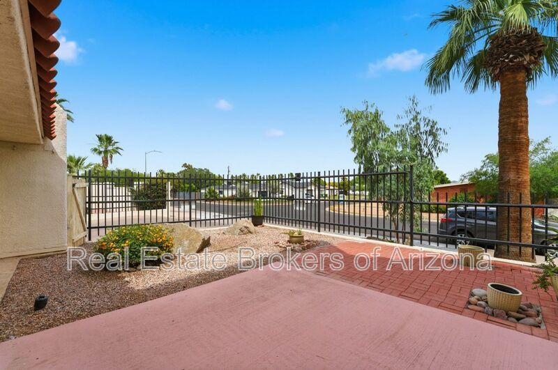 Central Phoenix Gem! Private Patio, Gated, Pool + Underground Parking property image