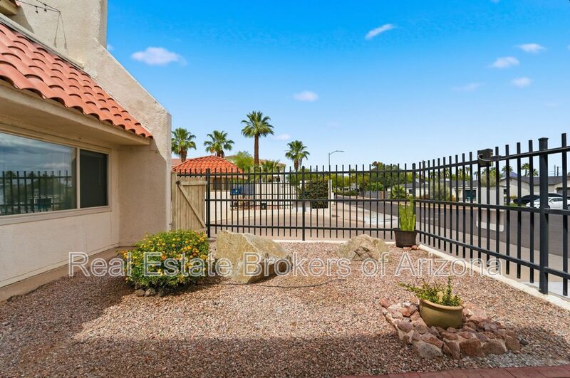 Central Phoenix Gem! Private Patio, Gated, Pool + Underground Parking property image