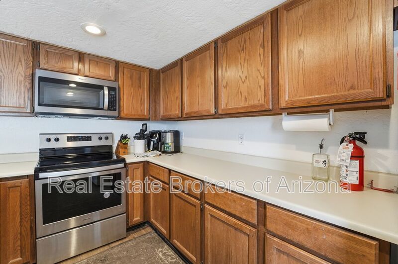 Central Phoenix Gem! Private Patio, Gated, Pool + Underground Parking property image