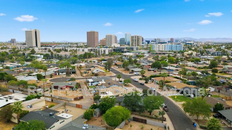 Central Phoenix Gem! Private Patio, Gated, Pool + Underground Parking property image