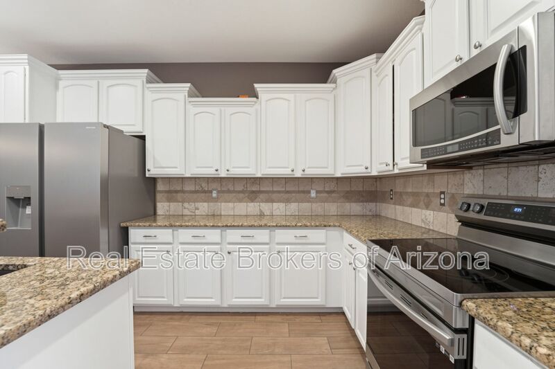 Luxury Gilbert Rental | Pool, 4-Car Garage, Solar + BBQ Setup property image