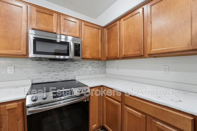 Prime Tempe Location! 3 Bed Townhome w/ Private Patio & Garage property image