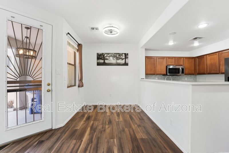 Prime Tempe Location! 3 Bed Townhome w/ Private Patio & Garage property image