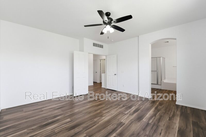 Prime Tempe Location! 3 Bed Townhome w/ Private Patio & Garage property image