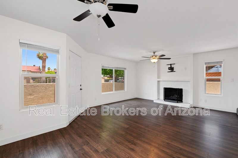 Stylish Dobson Glen Townhome | Updated Kitchen, Loft & Pool Access property image