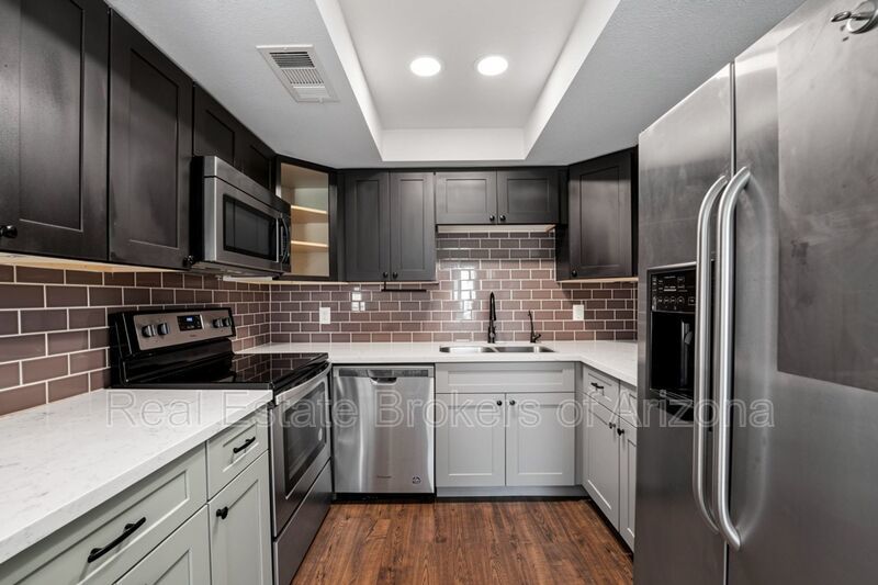 Stylish Dobson Glen Townhome | Updated Kitchen, Loft & Pool Access property image