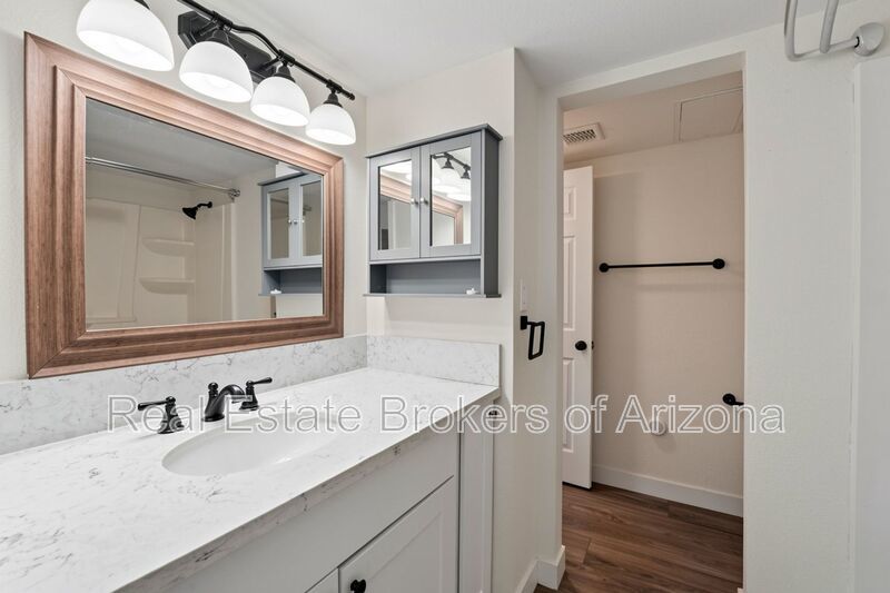 Stylish Dobson Glen Townhome | Updated Kitchen, Loft & Pool Access property image