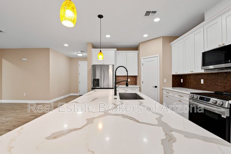 NO HOA! 2024 Build w/ RV Gate, Quartz Kitchen & 4 Spacious Bedrooms property image