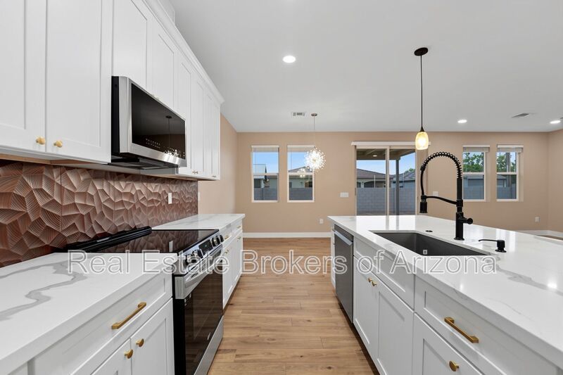 NO HOA! 2024 Build w/ RV Gate, Quartz Kitchen & 4 Spacious Bedrooms property image