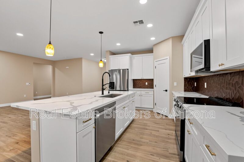 NO HOA! 2024 Build w/ RV Gate, Quartz Kitchen & 4 Spacious Bedrooms property image
