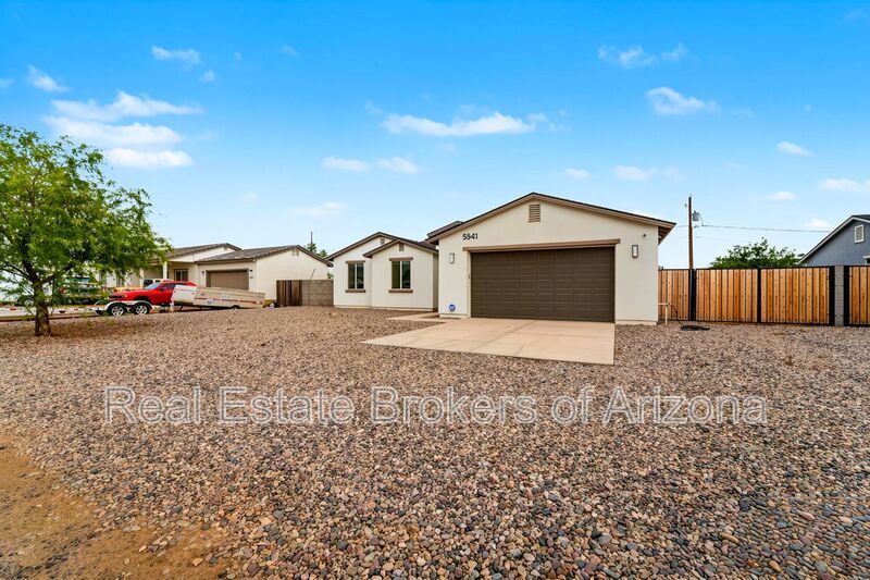 NO HOA! 2024 Build w/ RV Gate, Quartz Kitchen & 4 Spacious Bedrooms property image