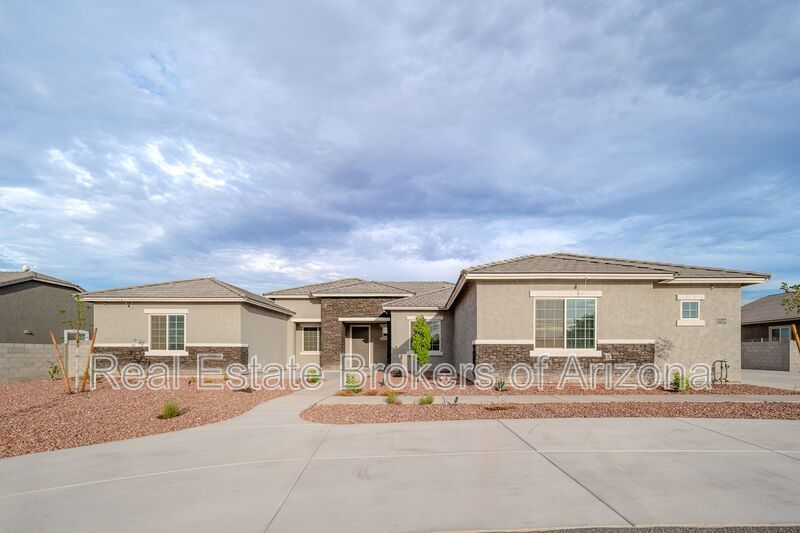 Luxury Estate on 1+ Acre | 6 Beds, Mountain Views & 4-Car Garage property image