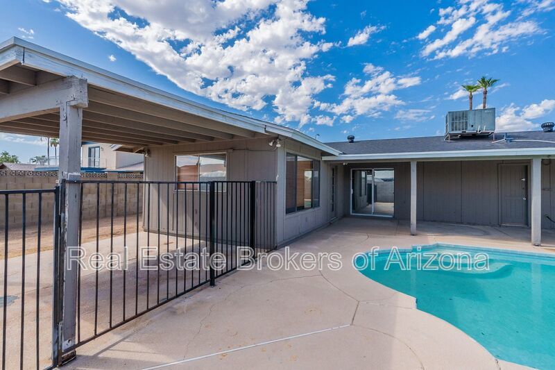 Rare Find in Glendale: 4-Bedroom, 3-Bath w/ POOL & NO HOA property image