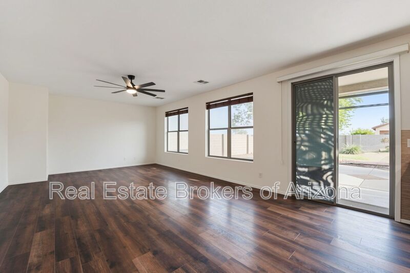 Spacious Sun City Home on a Corner Cul-de-Sac Lot with Beautiful Upgrades! property image