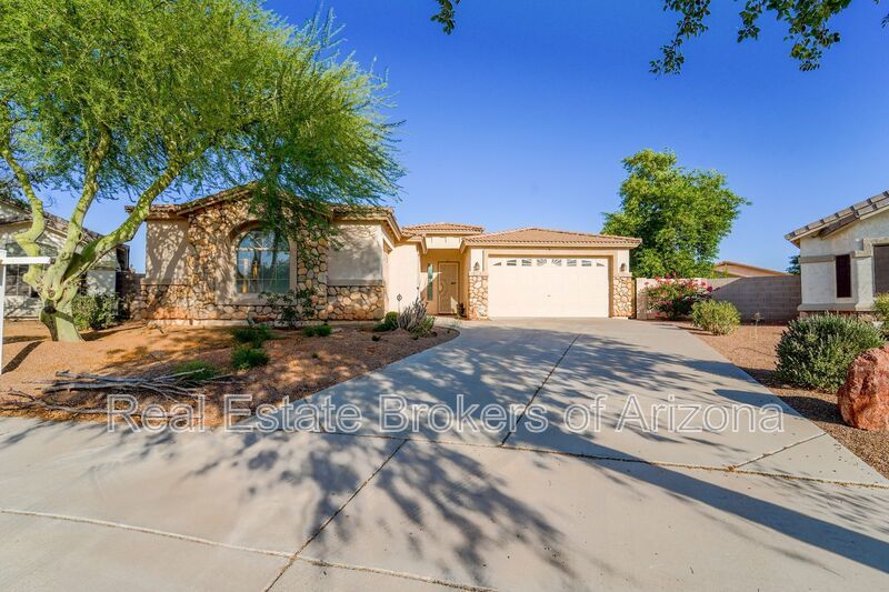 Oversized Lot + Dual Garages! 3 Bed + Den in Mountain Vista property image