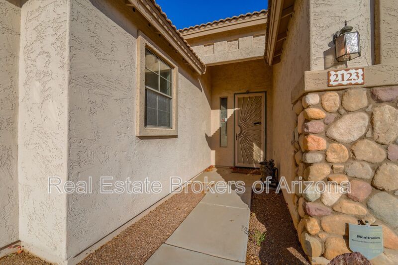Oversized Lot + Dual Garages! 3 Bed + Den in Mountain Vista property image