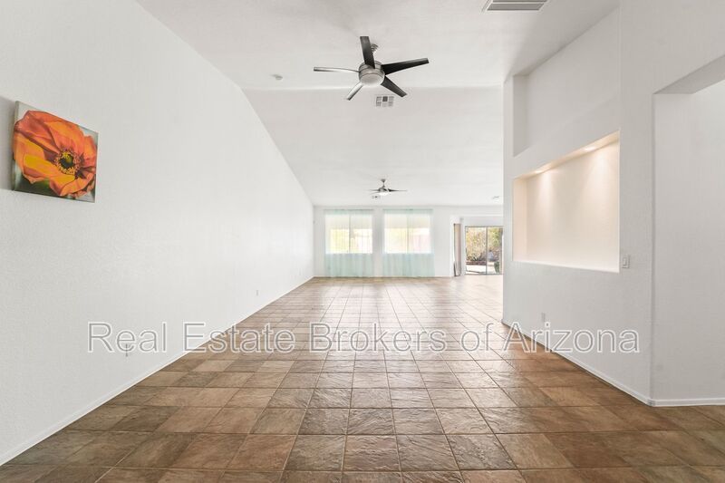 Oversized Lot + Dual Garages! 3 Bed + Den in Mountain Vista property image