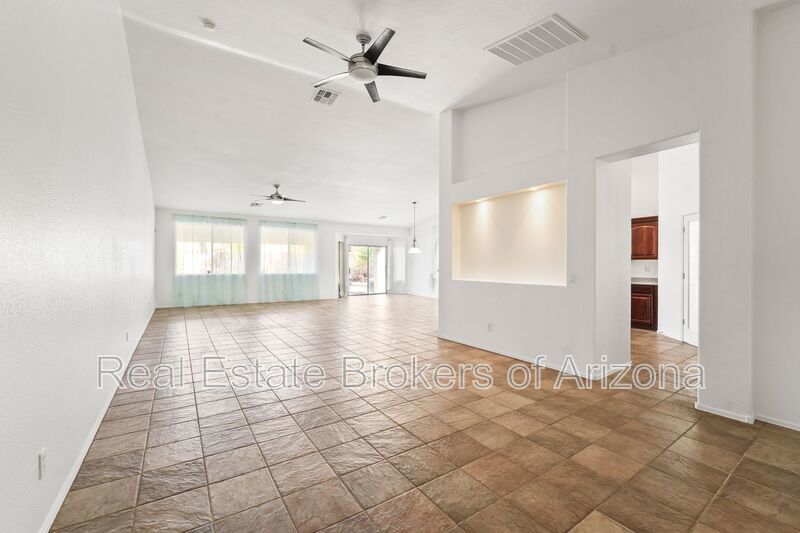 Oversized Lot + Dual Garages! 3 Bed + Den in Mountain Vista property image