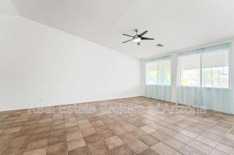 Oversized Lot + Dual Garages! 3 Bed + Den in Mountain Vista property image