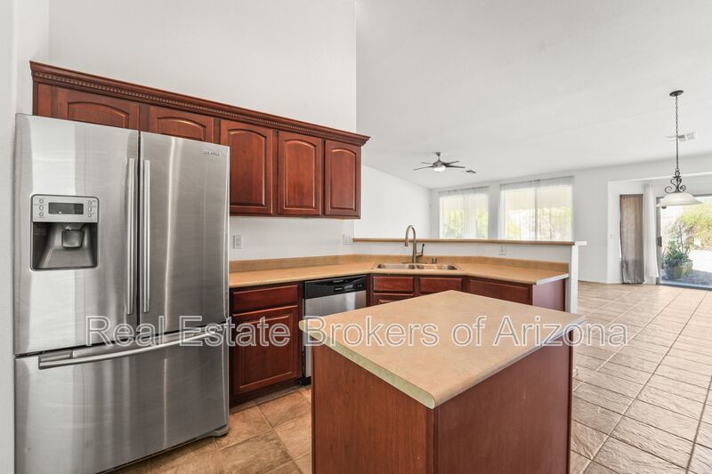 Oversized Lot + Dual Garages! 3 Bed + Den in Mountain Vista property image