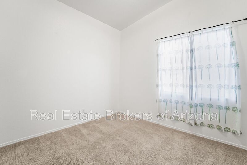 Oversized Lot + Dual Garages! 3 Bed + Den in Mountain Vista property image