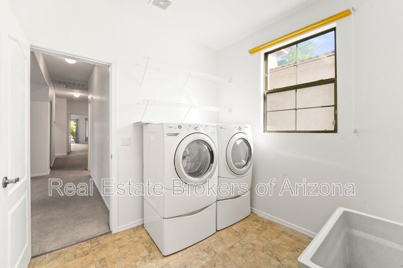 Oversized Lot + Dual Garages! 3 Bed + Den in Mountain Vista property image