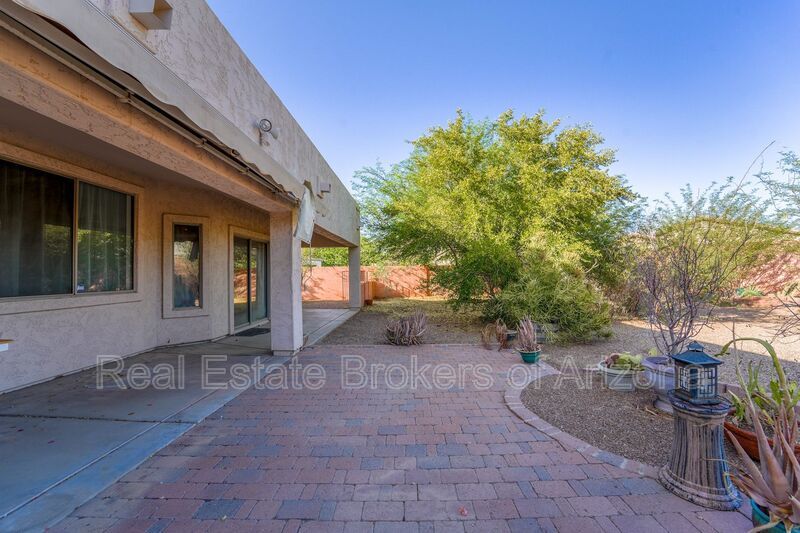 Oversized Lot + Dual Garages! 3 Bed + Den in Mountain Vista property image