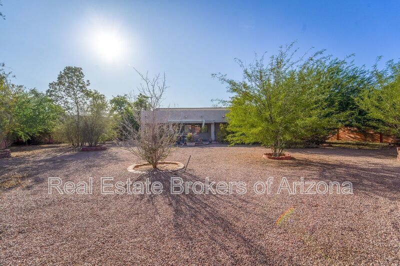 Oversized Lot + Dual Garages! 3 Bed + Den in Mountain Vista property image