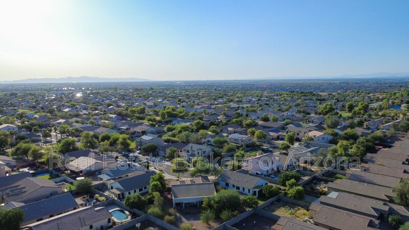 Oversized Lot + Dual Garages! 3 Bed + Den in Mountain Vista property image